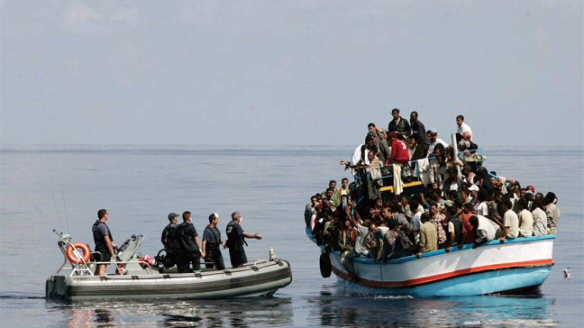 Πλοίο με 700 μετανάστες πλέει ακυβέρνητο νοτιοανατολικά της Κρήτης!